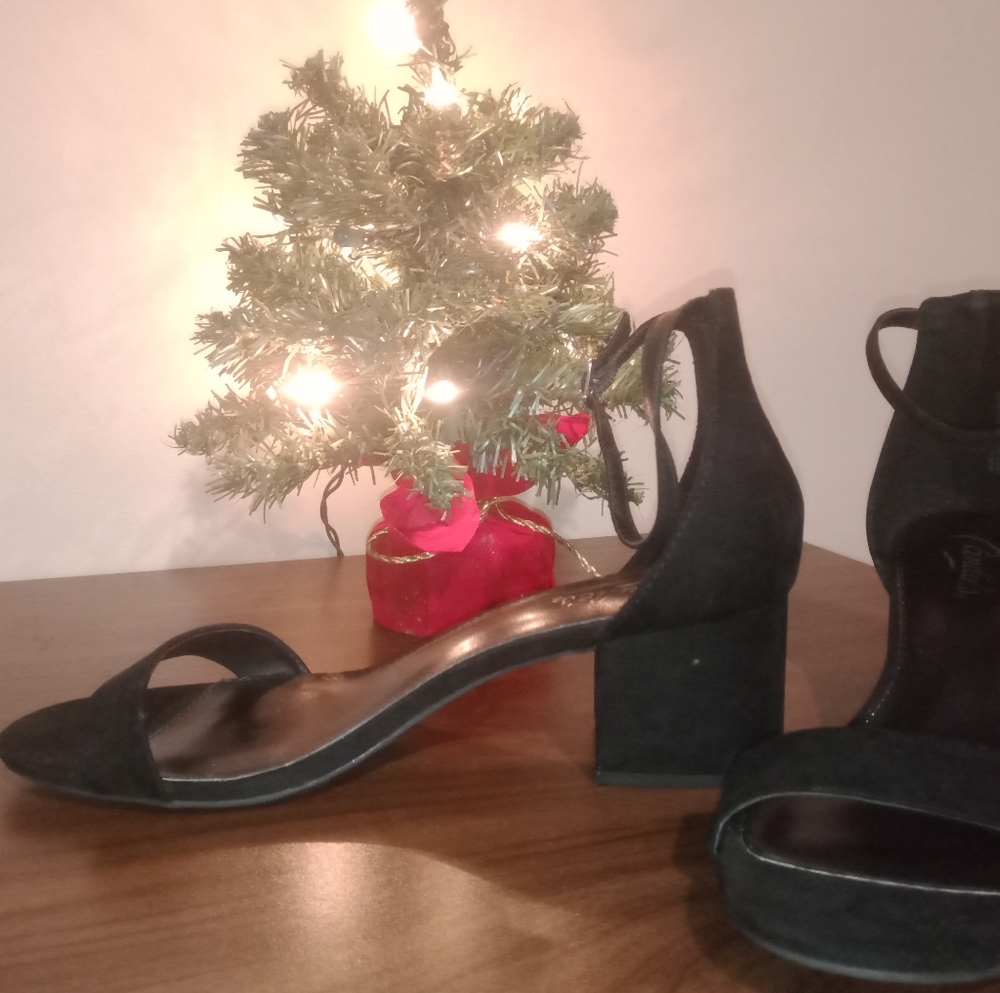 Women's dress shoes